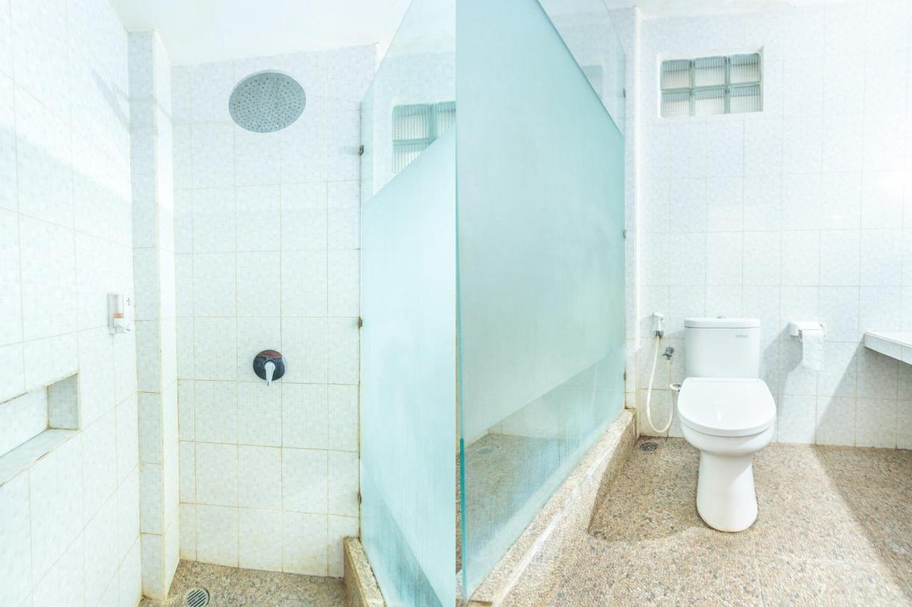 Oyo 2408 Bc Inn Mangsit Екстер'єр фото